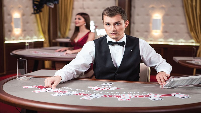 Dealer Là Gì? Tìm Hiểu Về Dealer Casino Quan sát kỹ game cá cược
